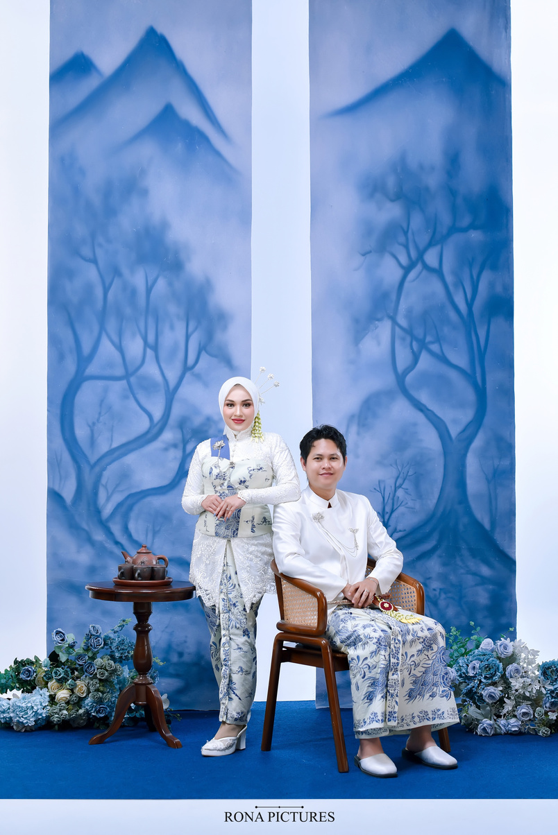 Graduation Kebaya Elegance in Studio